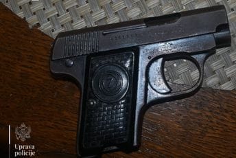 Nikšićanina terete za nasilje u porodici, oduzet mu pištolj za koji nije imao dokumentaciju