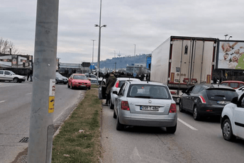 (VIDEO) Zećani blokirali kružni tok na ulazu u Podgoricu