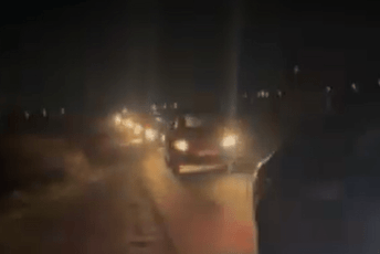 Botun: Kolona auta sa sirenama prošla pored lokacije postrojenja