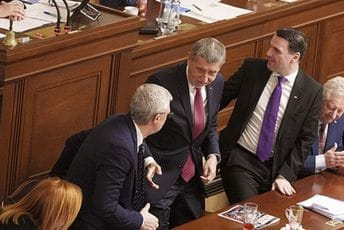 Jedni druge proglašavali lopovima i lažovima: Babišova vlada dobila podršku nakon 25 sati rasprave
