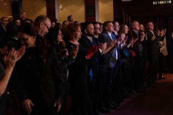Pred punim gledalištem CNP-a izvedena predstava „U očekivanju oca”: Gromoglasni aplauzi za dubrovačke glumce