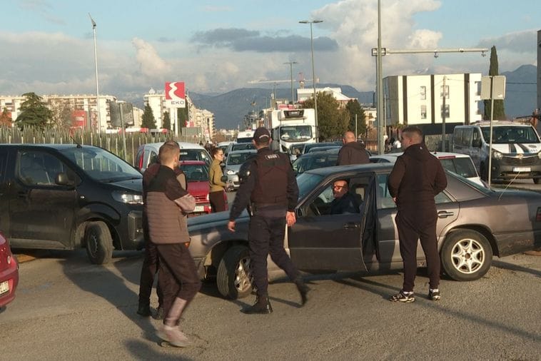 Zetski blokaderi i blokirana vlast