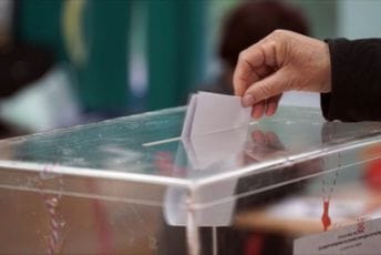 U Sloveniji počelo glasanje na četiri referenduma, prvi test za premijera Janšu