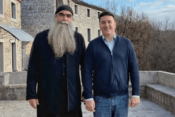 Dajković utjehu pronašao u crkvi Srbije: Više vrijedi razgovor s Rafailom, nego sva prazna politička priča