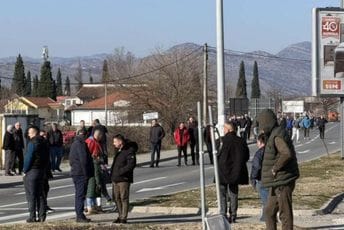 Zećani blokirali kružni tok ka Aerodromu; Uprava policije: Protest nije prijavljen u skladu sa Zakonom