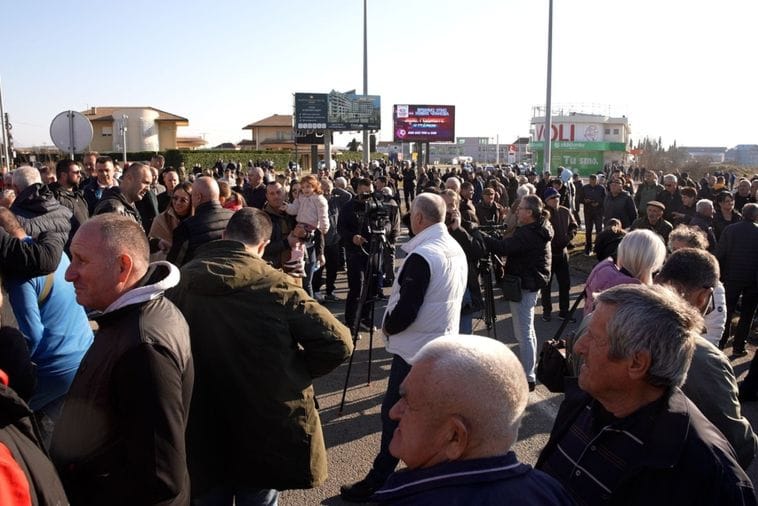 Završena blokada Botunjana: Žele razgovor s nadležnima, ali da mašine prethodno budu uklonjene (FOTO)