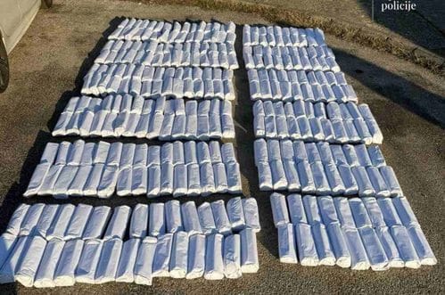 Tuzi: Uhapšen maloljetnik, zaplijenjeno 150 kilograma rezanog duvana