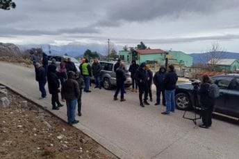 Mještani sela Ubli blokirali put ka deponiji Dugunja