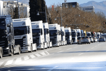 Kamionima će u ponedjeljak blokirati Luku Bar i devet graničnih prelaza