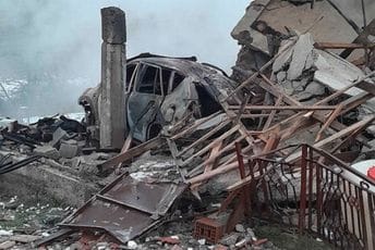 Snažna eksplozija u Derventi:  Od detonacije srušena garaža i dio kuće, u automobilu pronađeni ljudski ostaci