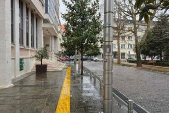 Uprava policije o sumnjivim naljepnicama: Obilazimo rizična područja, zloupotreba QR kodova prijetnja bezbjednosti