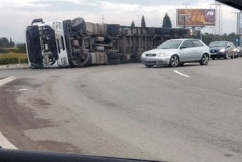 Podgorica: Prevrnuo se šleper na putu ka Aerodromu