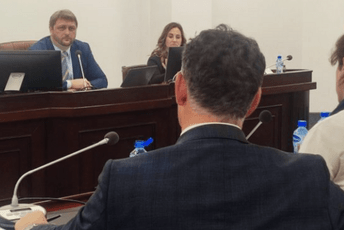 Burna sjednica u Tivtu, Risančić demonstrativno napustio salu