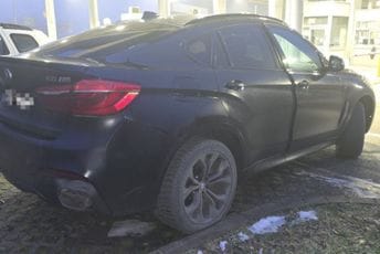 Granični prelazi: Oduzet „BMW“ X6 koji potražuje Interpol; Uhapšen stranac zbog falsifikovane međunarodne vozačke dozvole