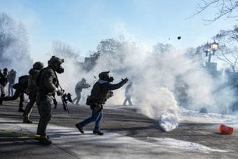 (FOTO/VIDEO) Neredi na mjestu pucnjave u Mineapolisu: Nezadovoljni građani izašli na ulice