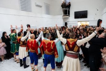 „Mi, a veliki od Prijestonice“: Izložba djela Jelene Vušurović otvorena na Cetinju