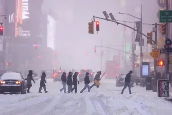 Smrtonosna oluja odnijela najmanje 18 života u SAD, otkazano 20 hiljada letova