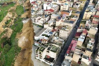 Ljudi strijepe, kuće vise: Šokantni prizori sa Sicilije (FOTO)