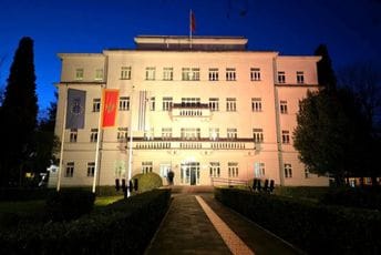 Podgorica u žutom: Odata pošta žrtvama Holokausta