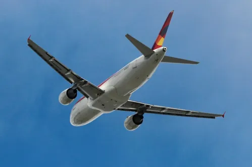 Avion iz Dubaija sletio na tivatski aerodrom:  138 putnika se vratilo sa Bliskog istoka