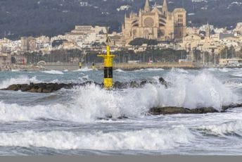 Oluja Kristin protutnjala kroz Portugal i Španiju: Poginulo najmanje petoro ljudi