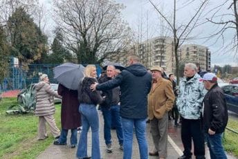 Sjednica predsjedništva DNP-a: Ispred prostorija okupile se pristalice da pruže podršku zahtjevima te partije