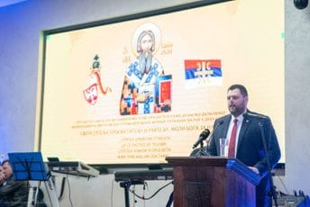 Kovačević: Mandić drži na okupu Srbe u Crnoj Gori, on je najbolji političar