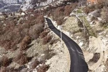 Asfaltiran dio lokalnog puta Fundina - Rašovići: Za manje od dva kilometra utrošeno više od 160 hiljada eura Asfaltiran dio lokalnog puta Fundina - Rašovići: Za manje od dva kilometra utrošeno više od 160 hiljada eura