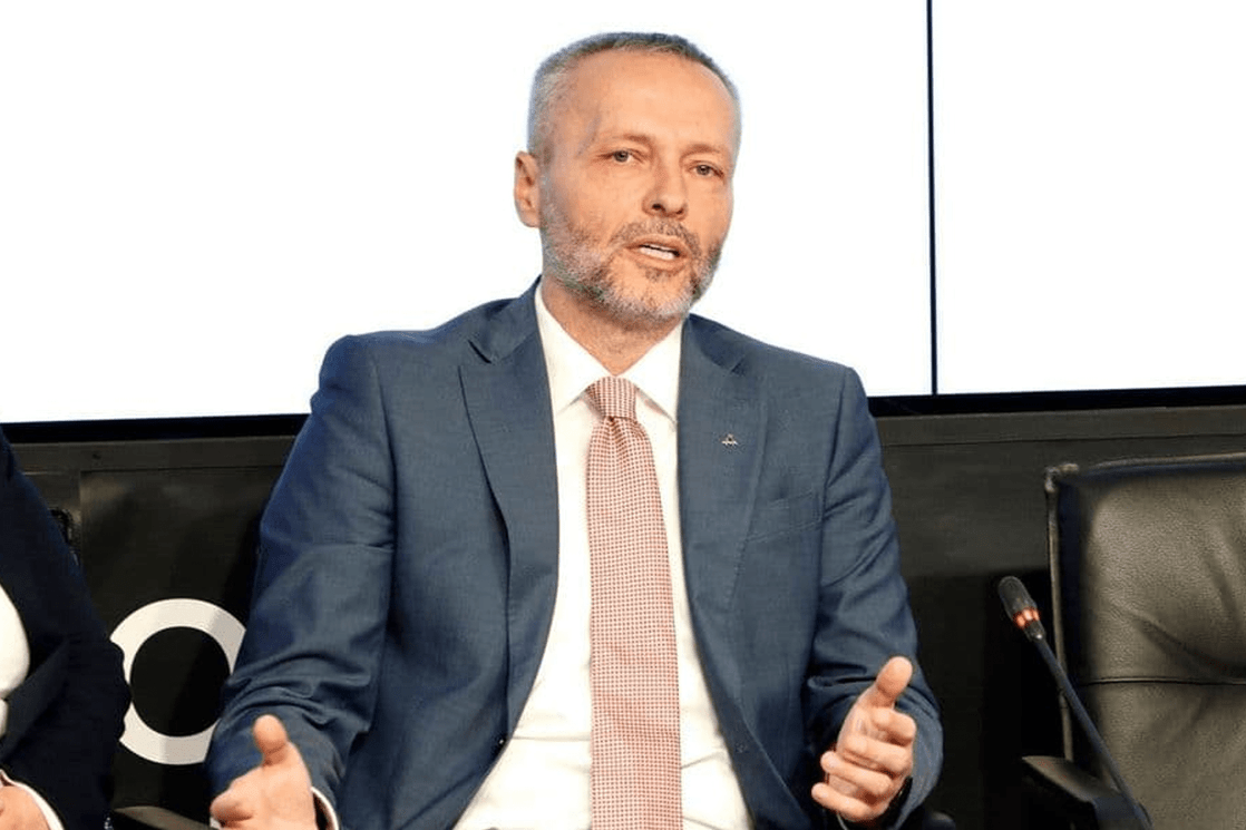 Olenik: Vučić kontroliše Vladu kao političke lutke, ponovnim pendrečenjem studenata i građana produbljena politička kriza u Srbiji