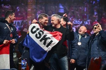 Nije uzvikivao ustaški slogan koji je u Zagrebu zabranjen: Tompson pjevao na dočeku rukometaša