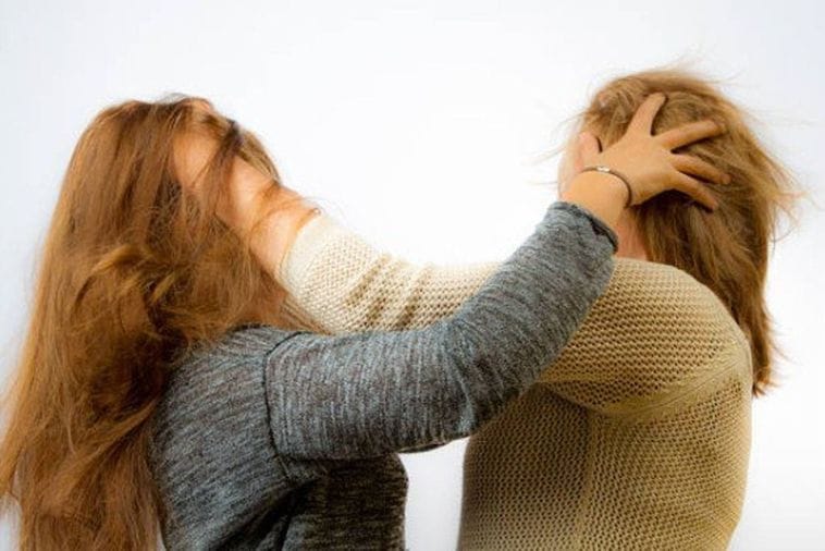 Snimak tuče maloljetnica kruži mrežama: Iz uprave nikšićke škole poručili da će učenice biti kažnjene