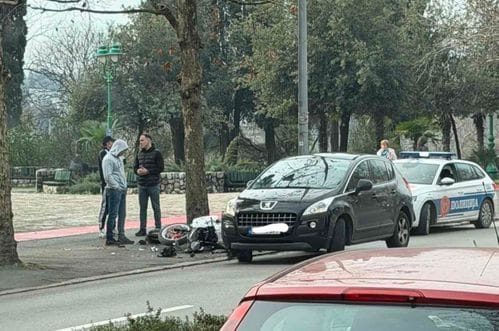 Udes kod Skupštine: Oboren motociklista