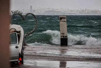 Voda plavila kuće: Dalmaciju pogodila jedna od najvećih plima u posljednjih desetak godina (FOTO)