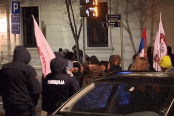 Beograd: Simpatizeri Milana Nedića s palicama krenuli na antifašiste, policija ih privela