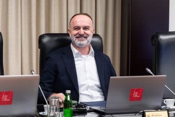 Đeljošaj pozvao Jakšić-Stojanović: Posjetimo Gimnaziju u Ulcinju i pred medijima razgovarajmo s direktoricom na albanskom