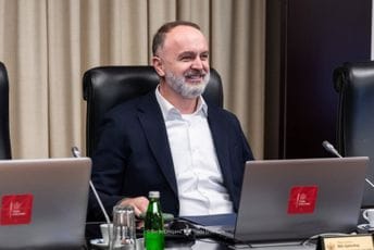 Ovo su simptomi i terapija: Đeljošaj objavio "Priručnik za liječenje albanofobije"