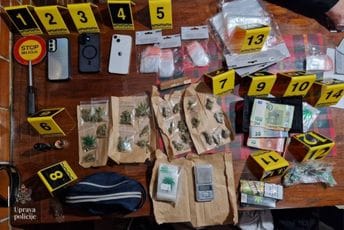 Uhapšen Podgoričanin: Pronađena marihuana, noževi, policijska stop palica... (FOTO)