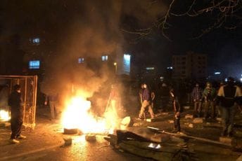 Raste bijes u Iranu: Antirežimski slogani i na sahranama ubijenih demonstranata