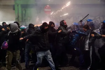Sukobi u Milanu: Na protestima protiv ZOI došlo do nasilja, demonstranti napali policiju, ona uzvraćala