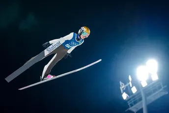 Nika Prevc osvojila srebrnu medalju: Malo joj je falilo za zlato, a ono ide Ani Strem