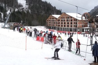 (FOTO) Kolašin 1450: Za manje od mjesec prodato oko 14.000 ski pass-ova