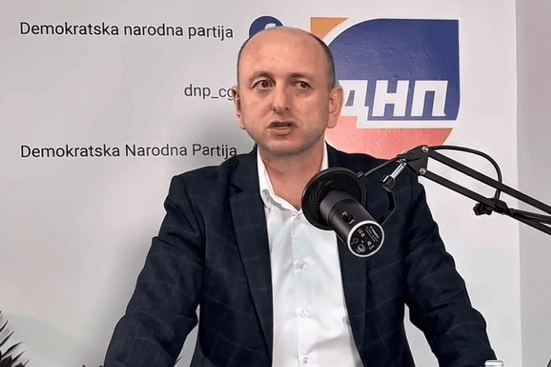 Opet o državnim simbolima; Knežević: Mnogi iz PES-a su Srbi po hodnicima, pa očekujem da će podržati prijedlog