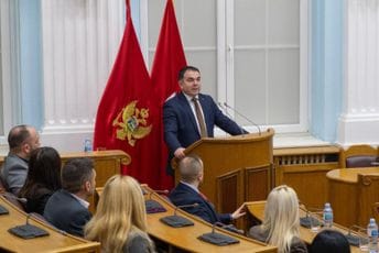 Đurašković: Državnost Crne Gore se i dalje osporava što neminovno utiče i na ekonomiju Đurašković: Državnost Crne Gore se i dalje osporava što neminovno utiče i na ekonomiju