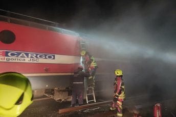 Bijelo Polje: Tokom noći gorjela lokomotiva teretnog voza, vatrogasci satima gasili požar