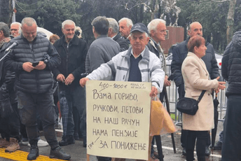 Penzioneri ispred Skupštine: Poručili da ne mogu živjeti dostojanstveno