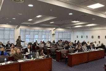 Belan tražio smjenu direktora koji se obraćao - "gnjidama, bubašvabama i degenericima"