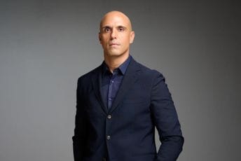 Sačekali ga ispred zgrade televizije: Policija pozvala Komnenića da da izjavu u svojstvu građanina