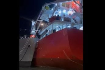 (VIDEO) Pomorska nezgoda u riječkoj luci: Teretni brod udario u Titov Galeb