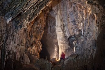 U srcu Đalovića klisure: Pećina nad Vražjim firovima skriva dvorane veličine igrališta i stalagmite visoke kao šestospratnice U srcu Đalovića klisure: Pećina nad Vražjim firovima skriva dvorane veličine igrališta i stalagmite visoke kao šestospratnice