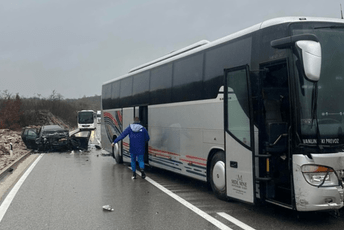 Težak udes na putu Vilusi - Grahovo, poginula jedna osoba